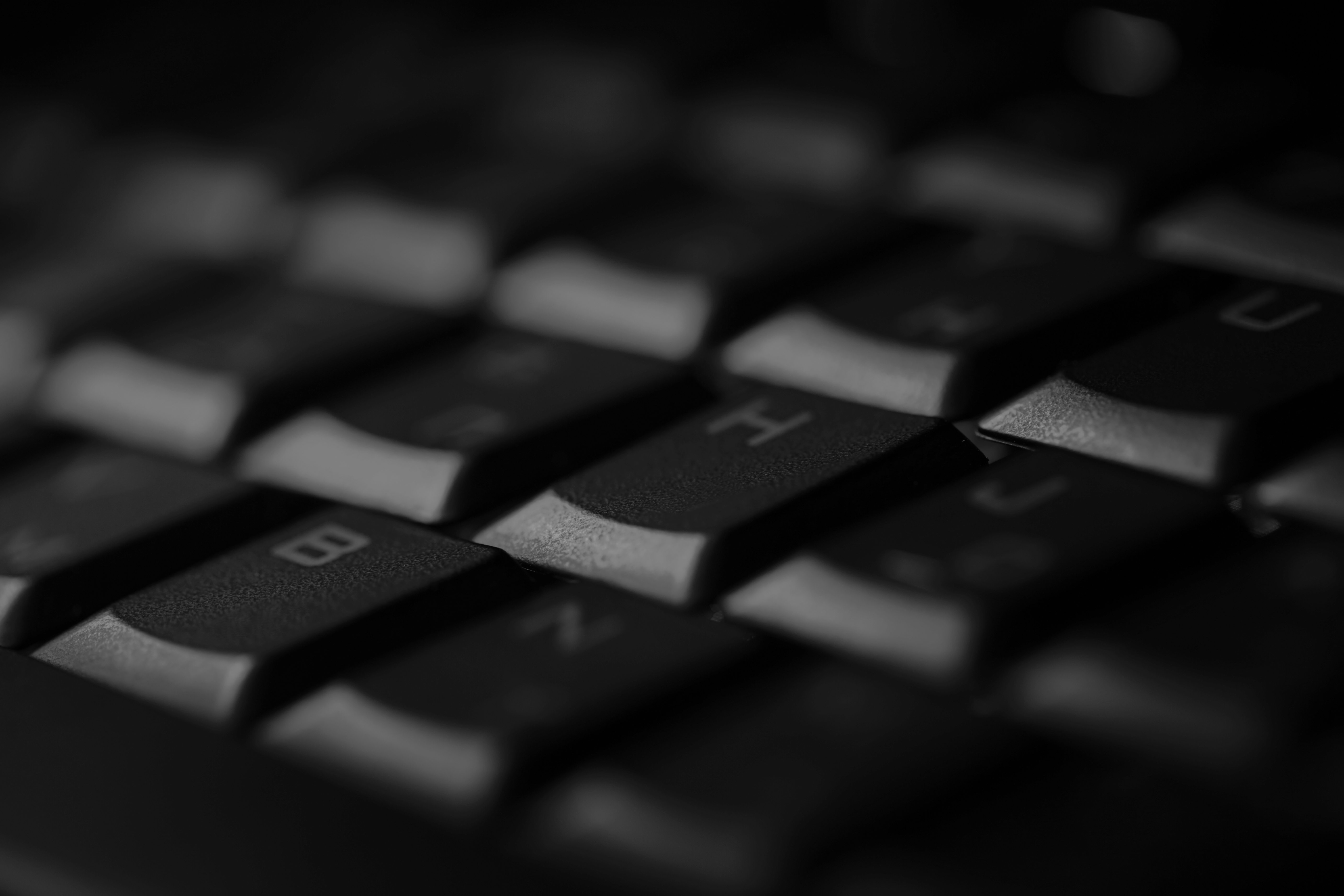 Computer keyboard in blue light - 5 manieren waarop het Frank!Framework het integreren makkelijker maakt voor de verzekeraar